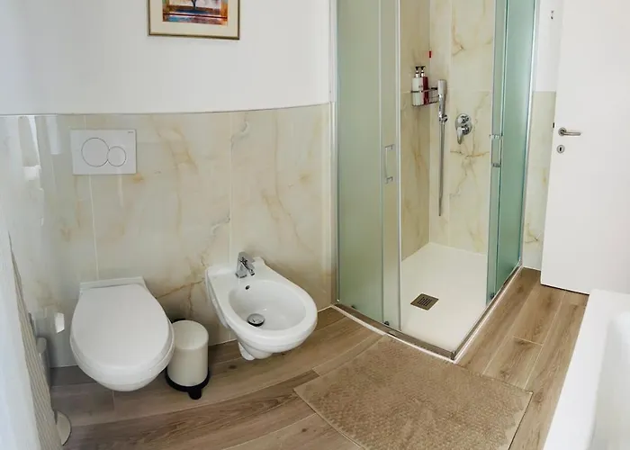 Sonila's 2 Pensionat